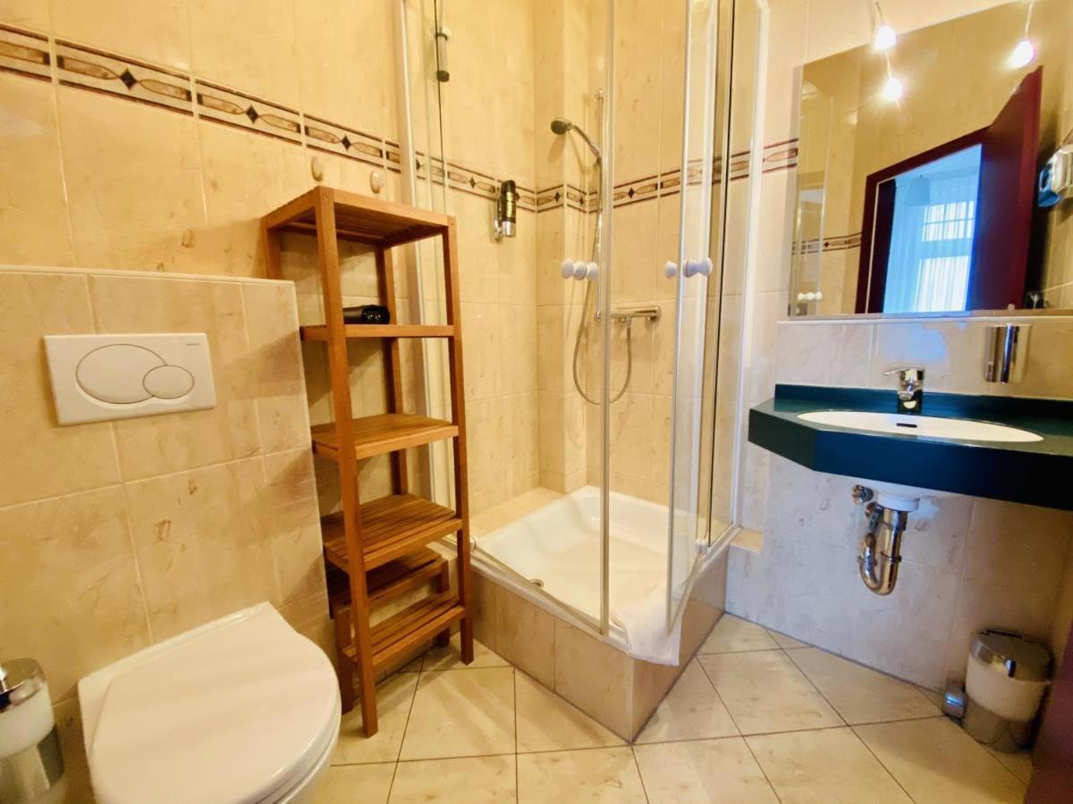 Doppelzimmer Tresen, Direkt Am Alten Strom Rostock Exterior foto